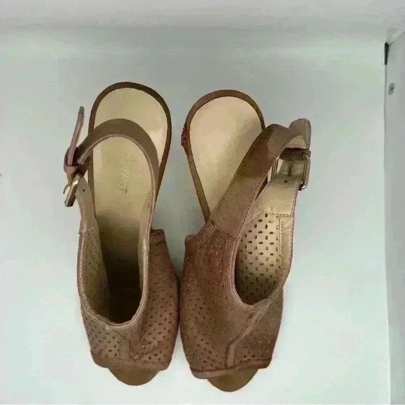 Nine West Leather stack Wooden Heel Peep Toe Sandal with Heel Strap and Buckle - Picture 8 of 16